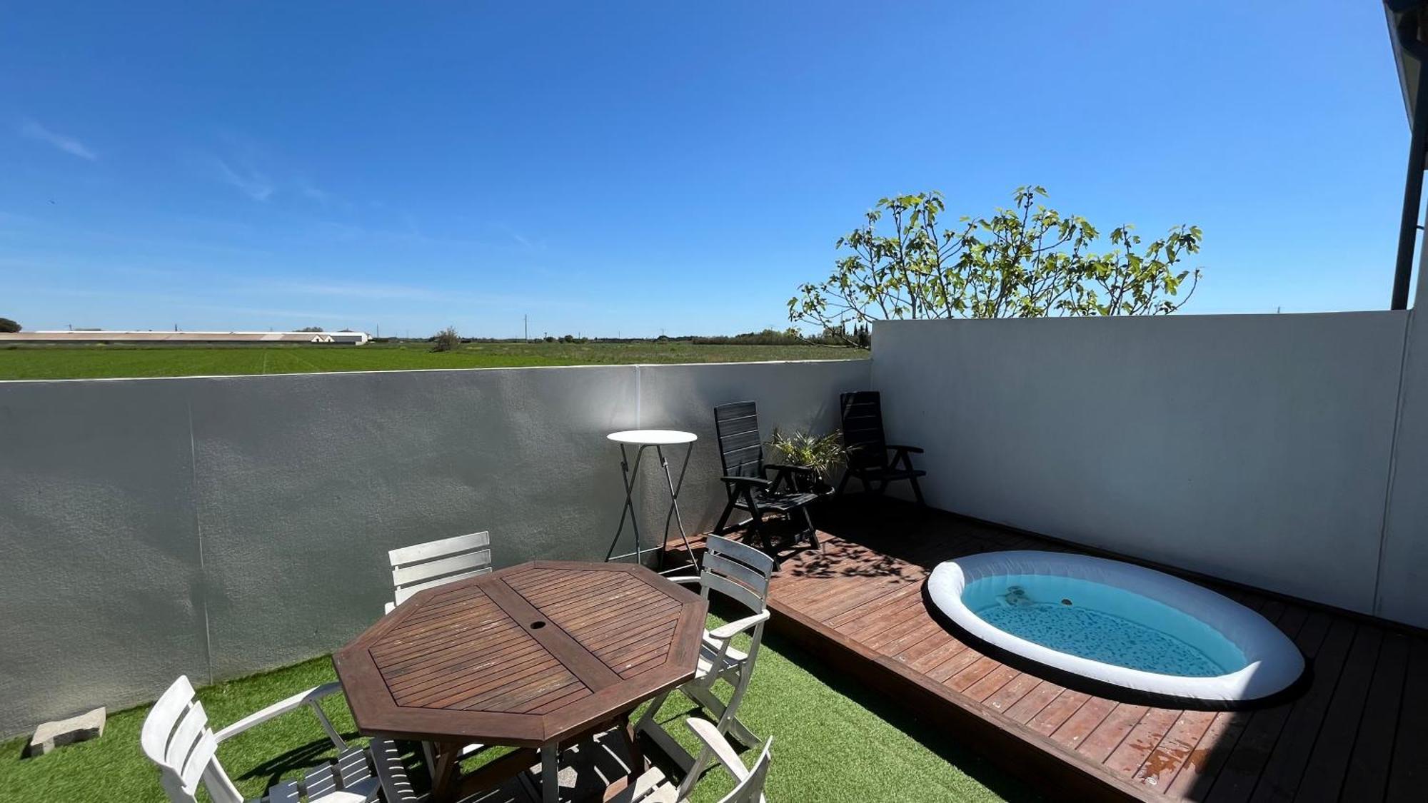 Appartement Camargue 5 couchages Saint-Laurent-dʼAigouze Exterior foto